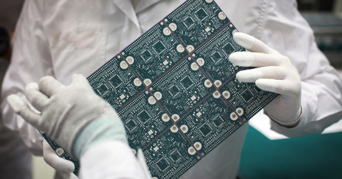 RF Circuit Board with Controlled Impedance Technology